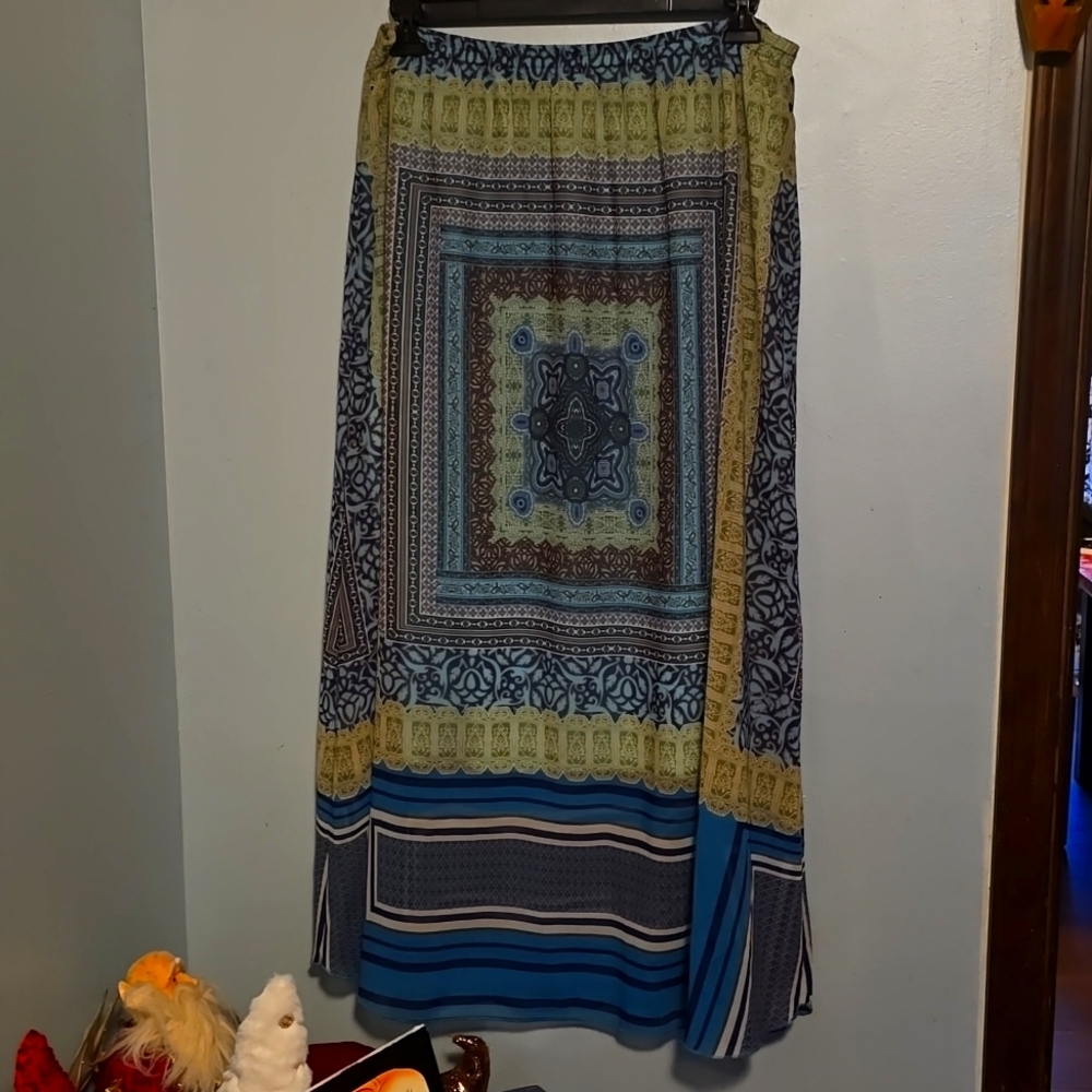Beautiful Boho Size Large Oneworld Womens Skirt Chiffon fabric fully lined.